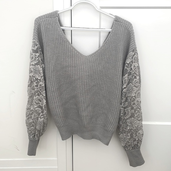 Knit sweater with lace sleeves - Picture 1 of 2